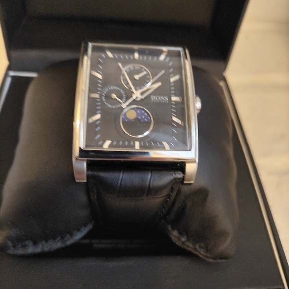 HUGO BOSS Men’s Rectangular Multifunction Watch Leather Strap 1512648, Day/Date - Picture 4 of 10